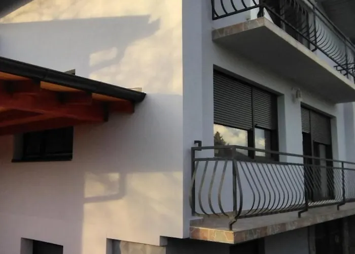 Апартаменты At Marian's Place